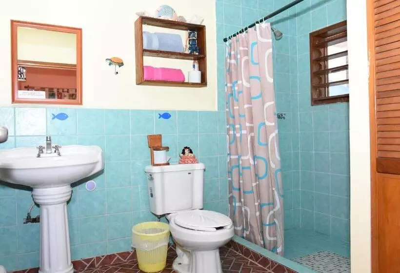 تختخواب و صبحانه Cancun Guest House 1