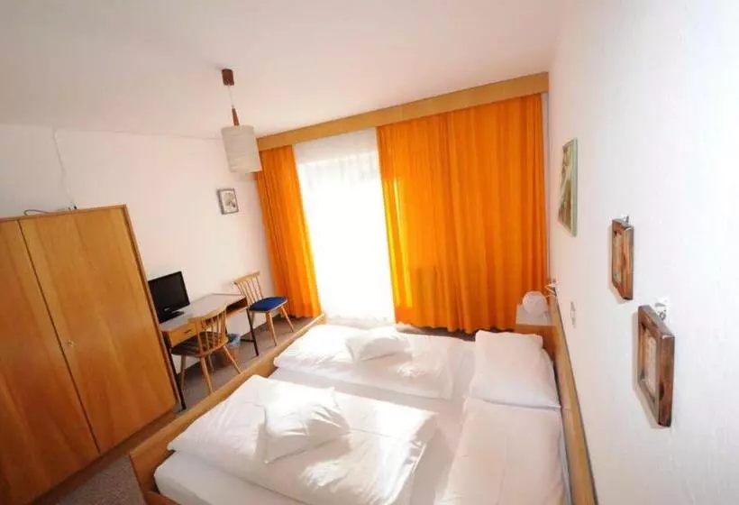 Aamiaismajoitus (B&B) Ciasa Soreghina