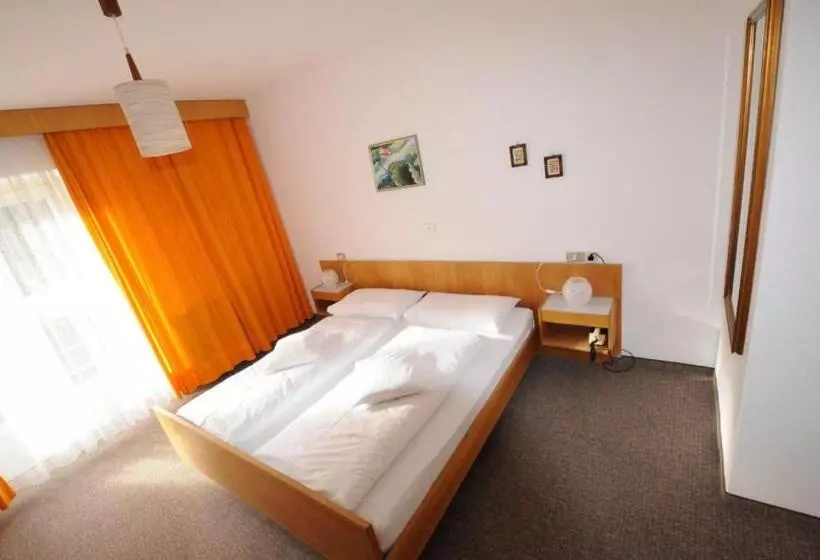 Aamiaismajoitus (B&B) Ciasa Soreghina