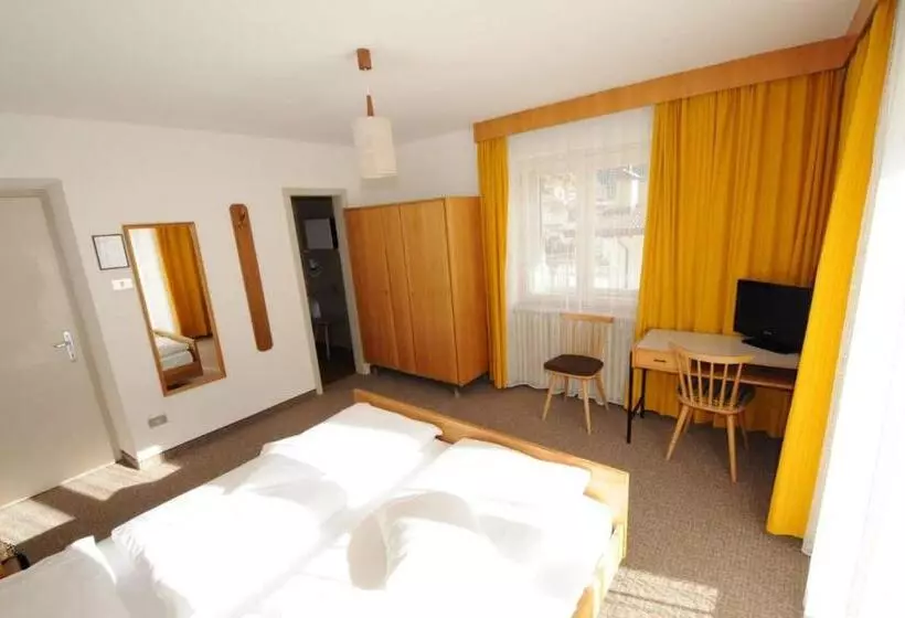 Aamiaismajoitus (B&B) Ciasa Soreghina