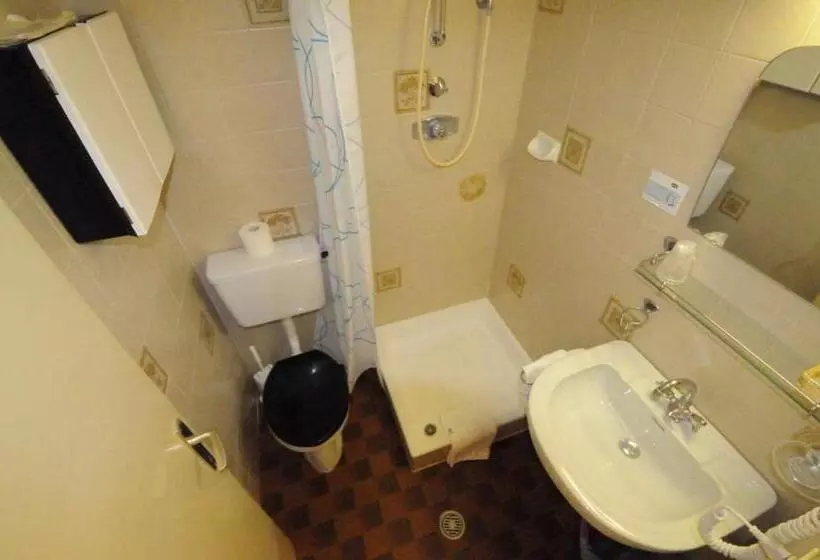 Aamiaismajoitus (B&B) Ciasa Soreghina