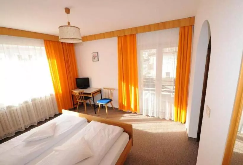 Aamiaismajoitus (B&B) Ciasa Soreghina