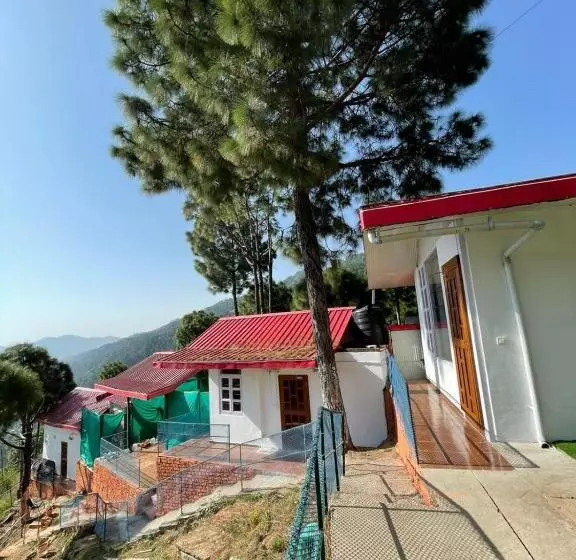 هتل Popping Pines Resort