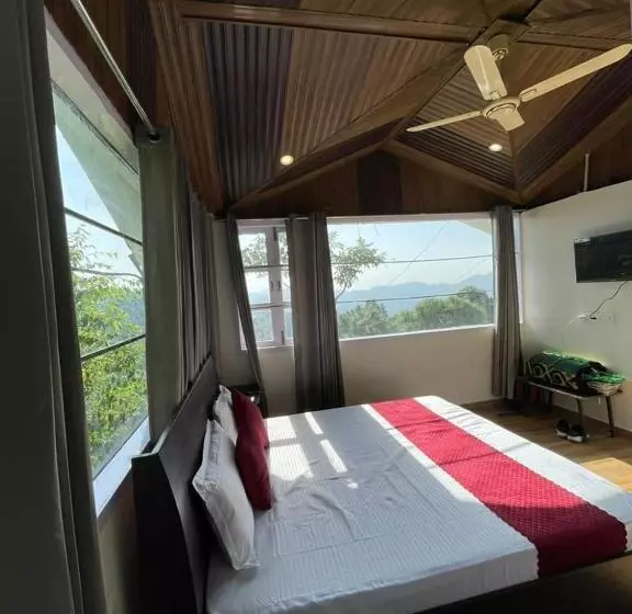 هتل Popping Pines Resort