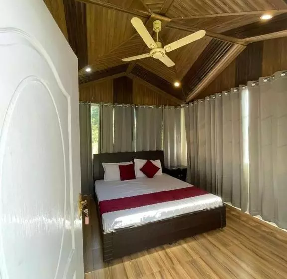هتل Popping Pines Resort