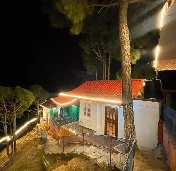 هتل Popping Pines Resort