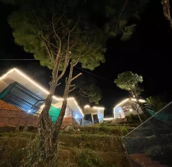 هتل Popping Pines Resort