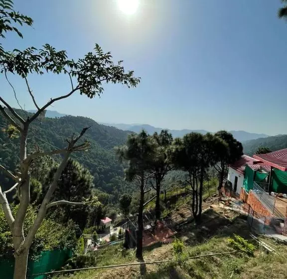 هتل Popping Pines Resort