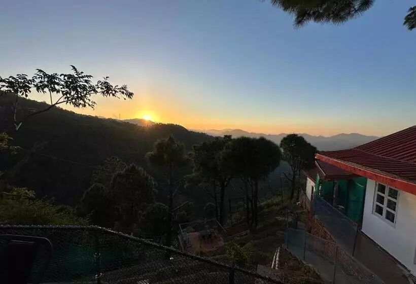هتل Popping Pines Resort