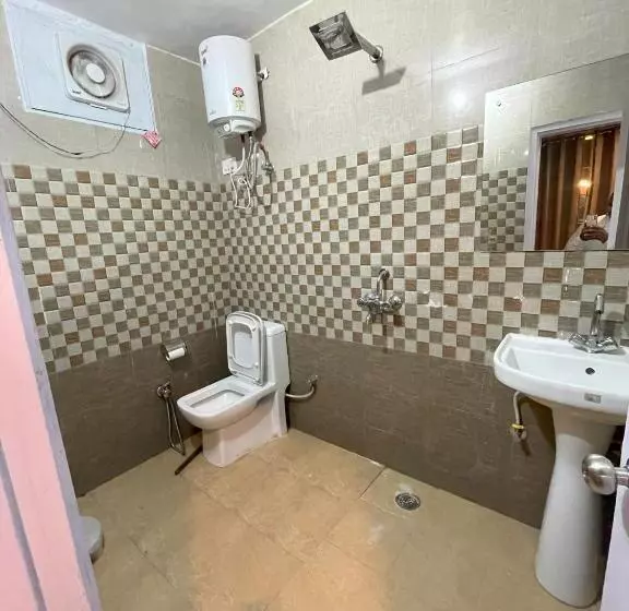 هتل Popping Pines Resort