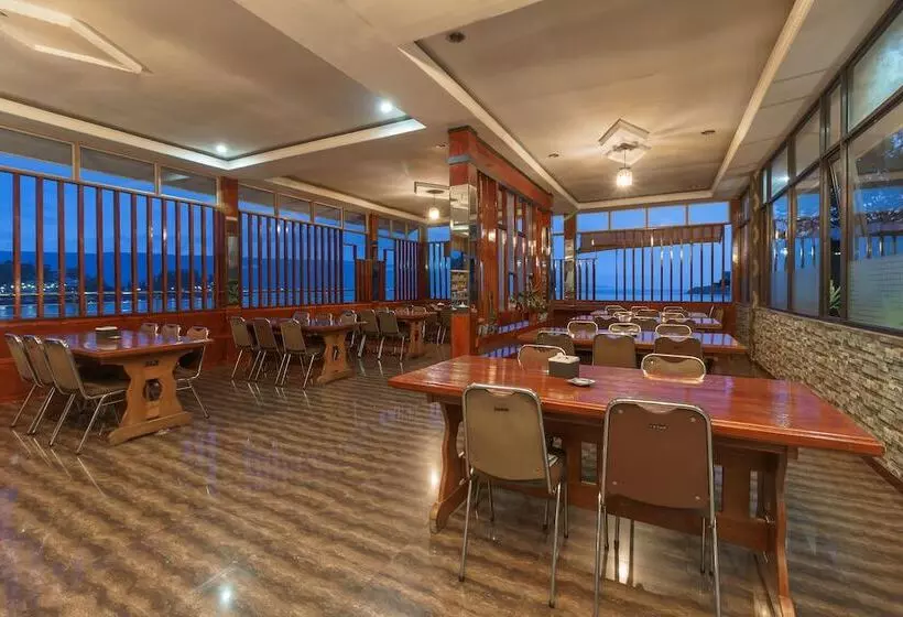 ホテル Reddoorz Near Danau Toba Parapat