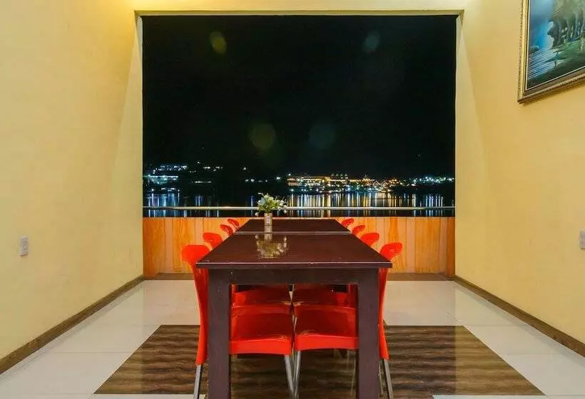 ホテル Reddoorz Near Danau Toba Parapat