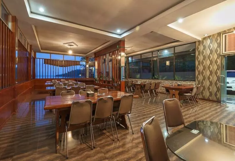 ホテル Reddoorz Near Danau Toba Parapat