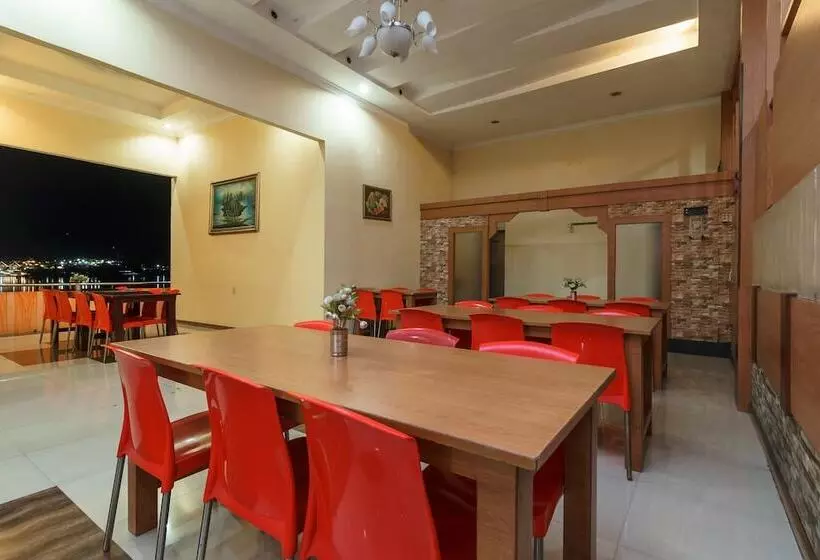 ホテル Reddoorz Near Danau Toba Parapat