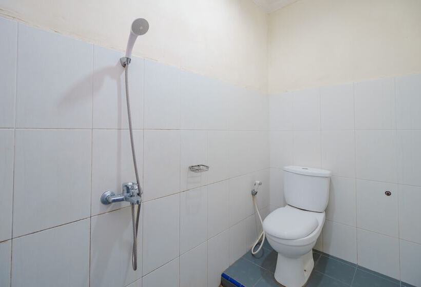 فندق Reddoorz Near Danau Toba Parapat