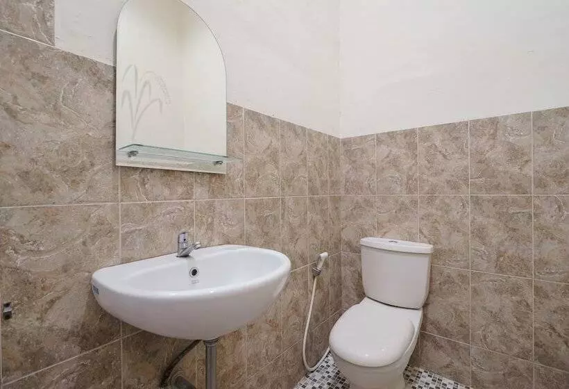 ホテル Reddoorz Near Danau Toba Parapat