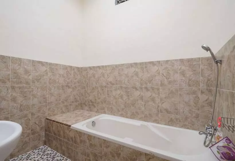 ホテル Reddoorz Near Danau Toba Parapat