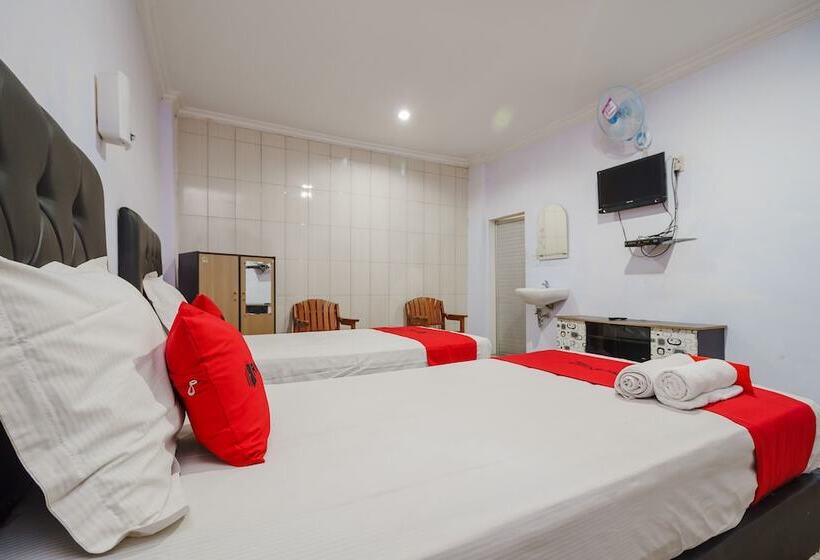 فندق Reddoorz Near Danau Toba Parapat