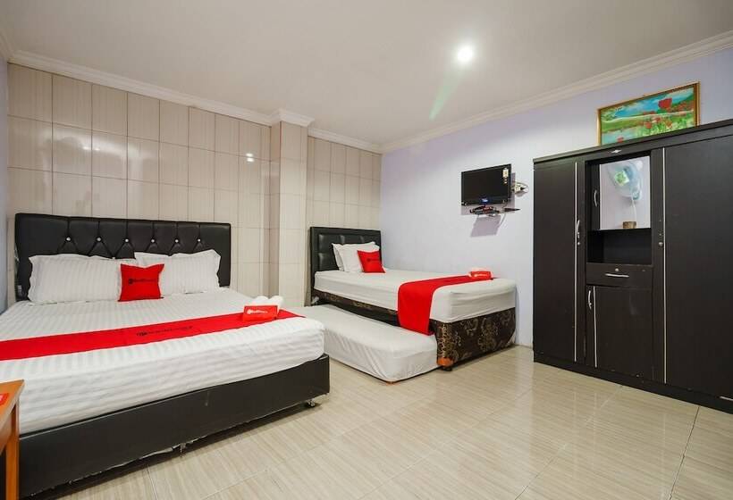 فندق Reddoorz Near Danau Toba Parapat