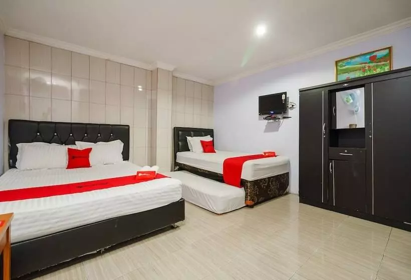 ホテル Reddoorz Near Danau Toba Parapat