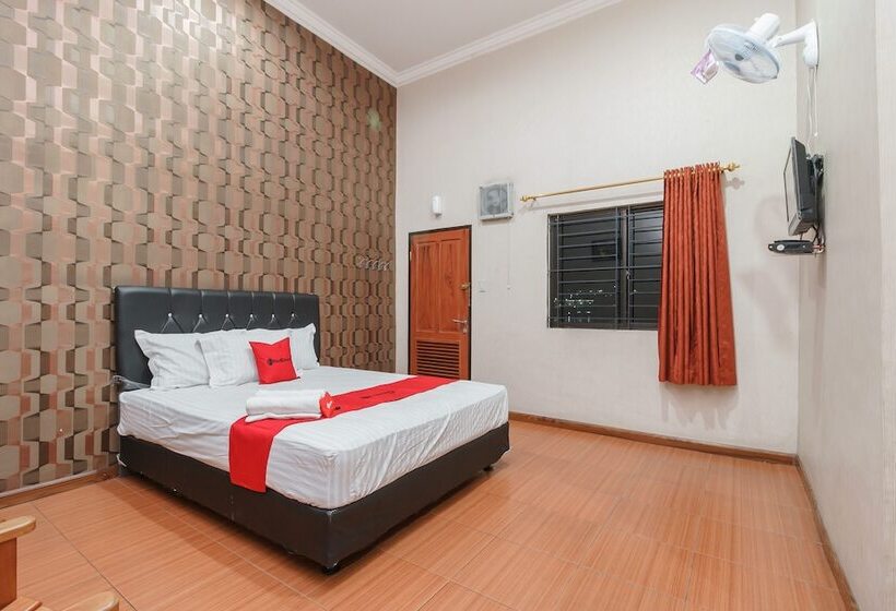 فندق Reddoorz Near Danau Toba Parapat
