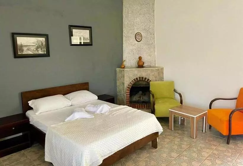 ペンション Castle Karpasia Guest House