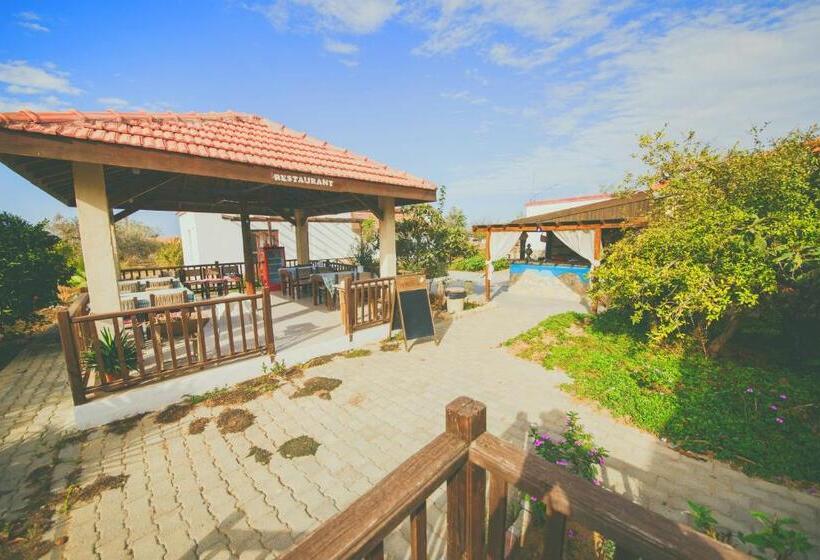 פנסיון Castle Karpasia Guest House