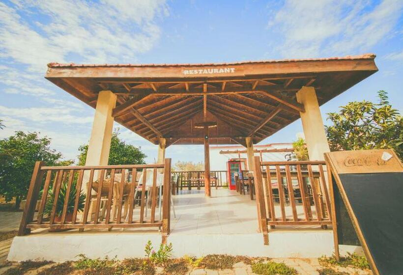 פנסיון Castle Karpasia Guest House