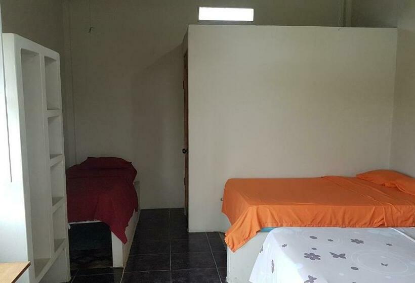 بنسيون Montañita Garden Hostal