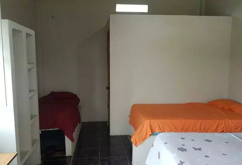 ペンション Montañita Garden Hostal