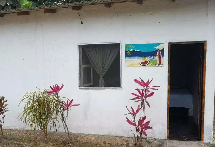ペンション Montañita Garden Hostal