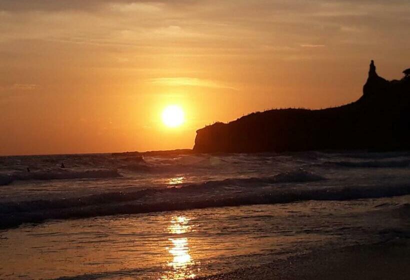 بنسيون Montañita Garden Hostal