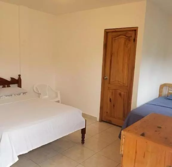 ペンション Montañita Garden Hostal