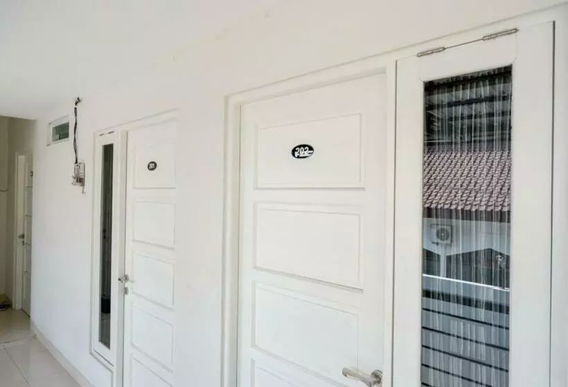 ペンション Reddoorz Plus Syariah Near Stasiun Tegal 2