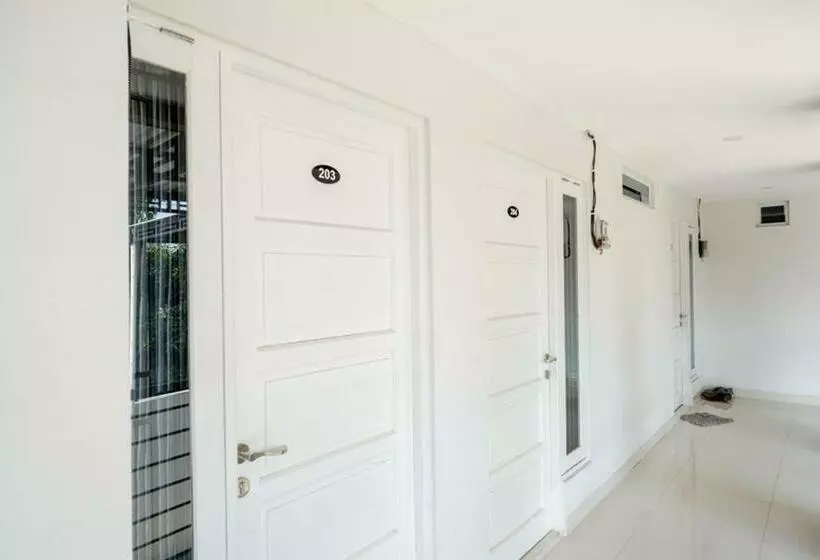 ペンション Reddoorz Plus Syariah Near Stasiun Tegal 2