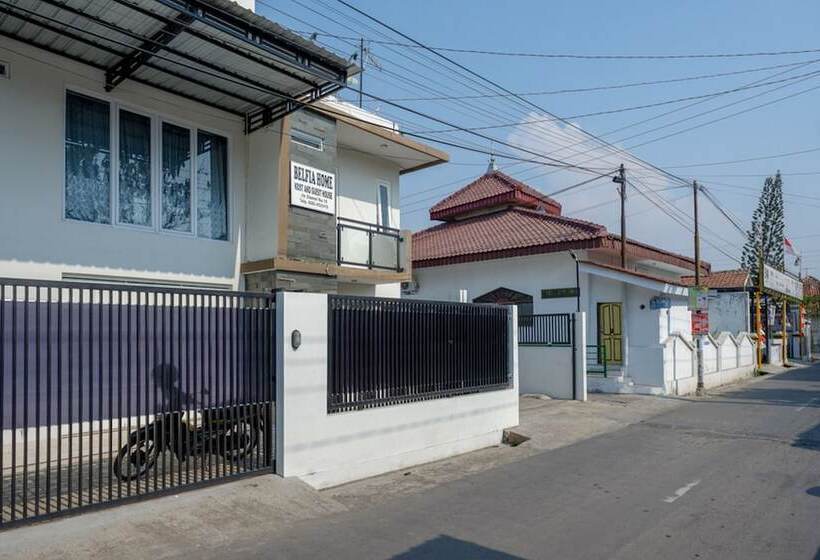 Pensjonat Reddoorz Plus Syariah Near Stasiun Tegal 2