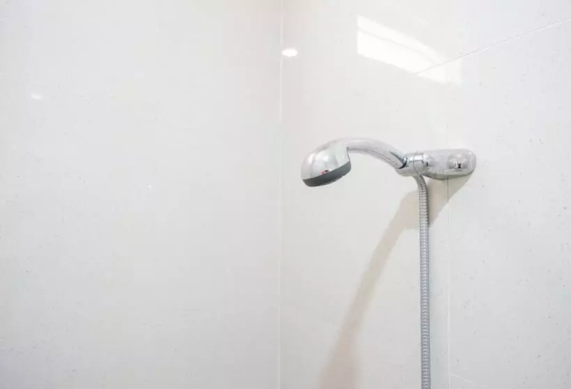 ペンション Reddoorz Plus Syariah Near Stasiun Tegal 2