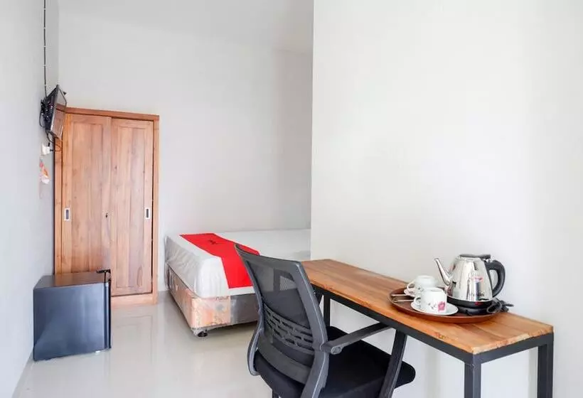 ペンション Reddoorz Plus Syariah Near Stasiun Tegal 2