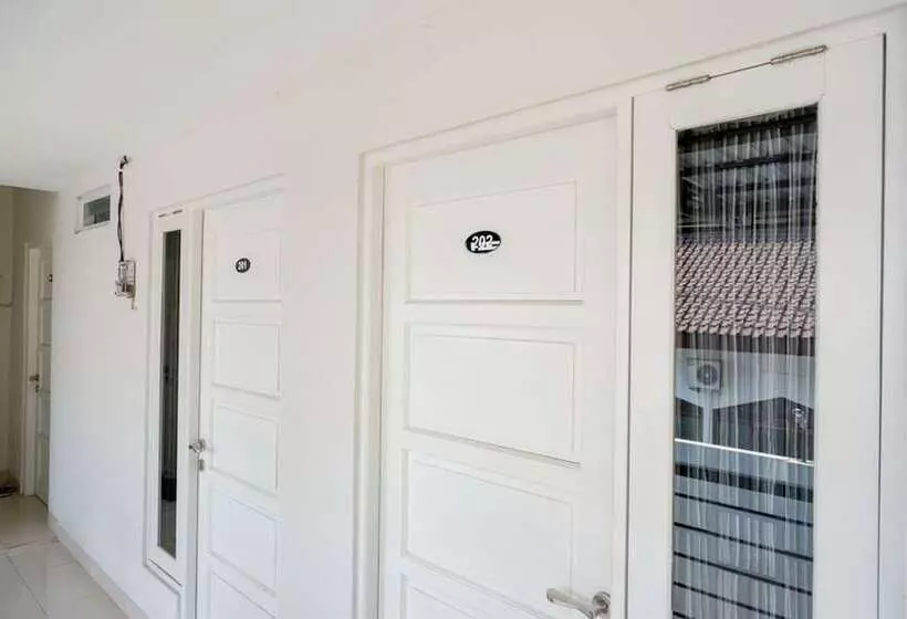 ペンション Reddoorz Plus Syariah Near Stasiun Tegal 2