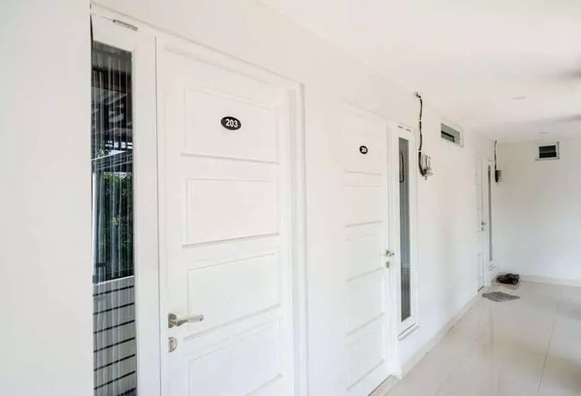 ペンション Reddoorz Plus Syariah Near Stasiun Tegal 2