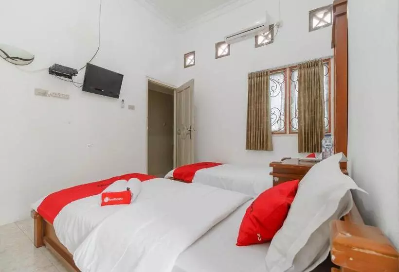 ペンション Reddoorz Syariah Near Watervang Lubuk Linggau 2