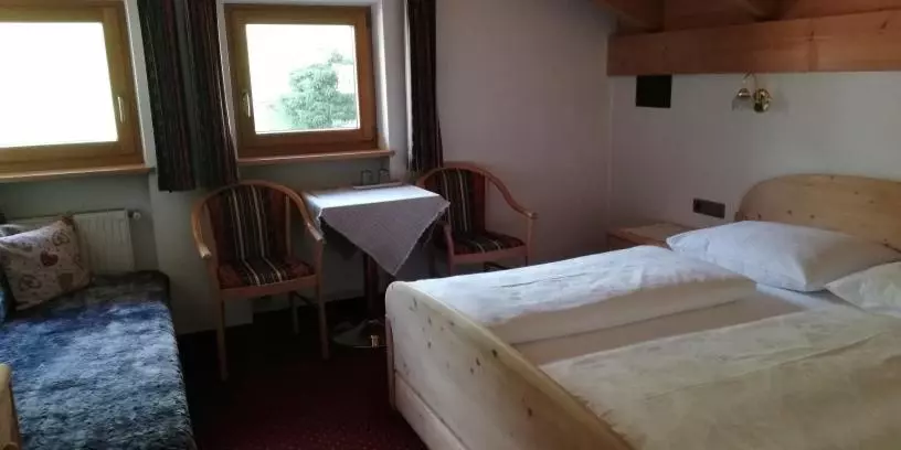 تختخواب و صبحانه Garni Hotel Belalp