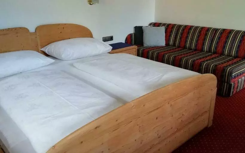 تختخواب و صبحانه Garni Hotel Belalp