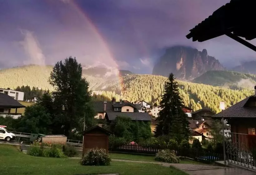 تختخواب و صبحانه Garni Hotel Belalp