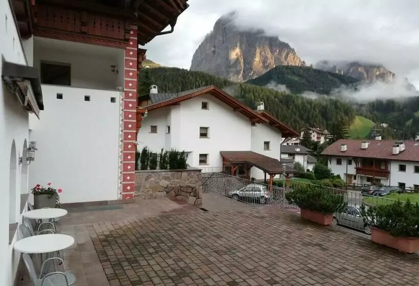 تختخواب و صبحانه Garni Hotel Belalp