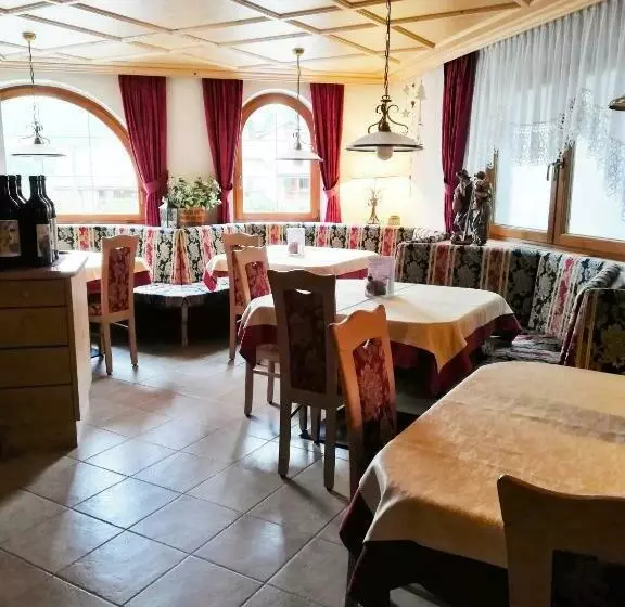 تختخواب و صبحانه Garni Hotel Belalp
