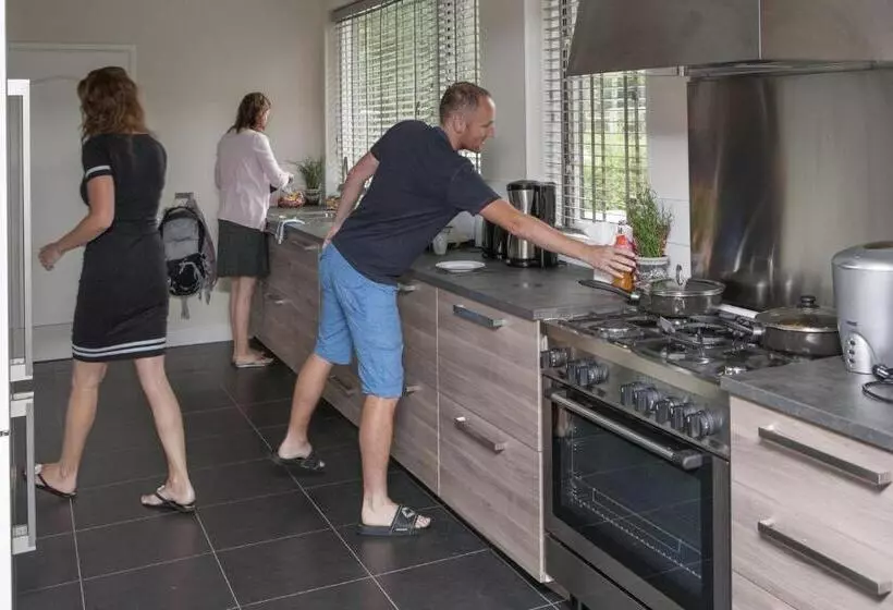 Hotelli Groeps Villa 24 Pers