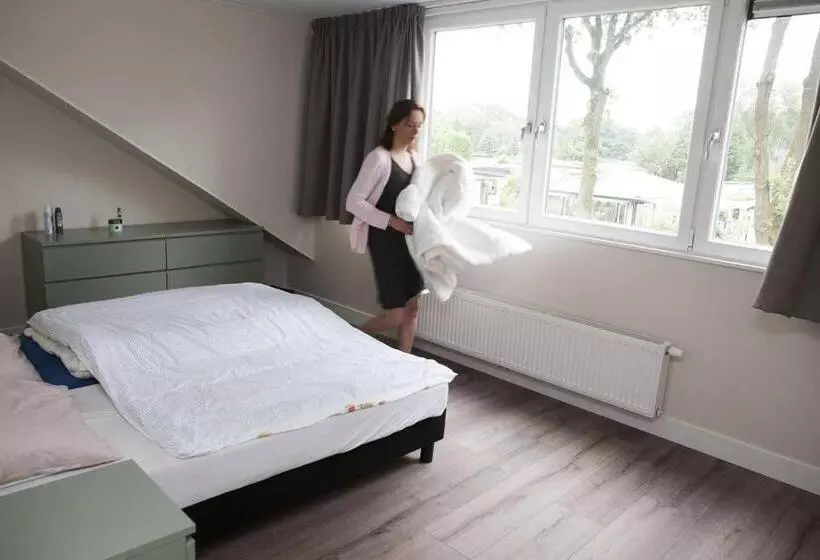 Hotelli Groeps Villa 24 Pers