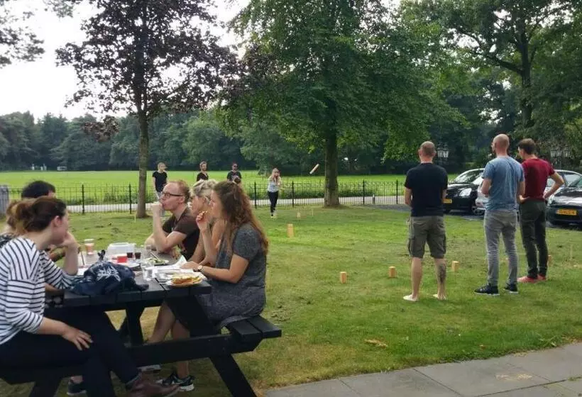 Hotelli Groeps Villa 24 Pers