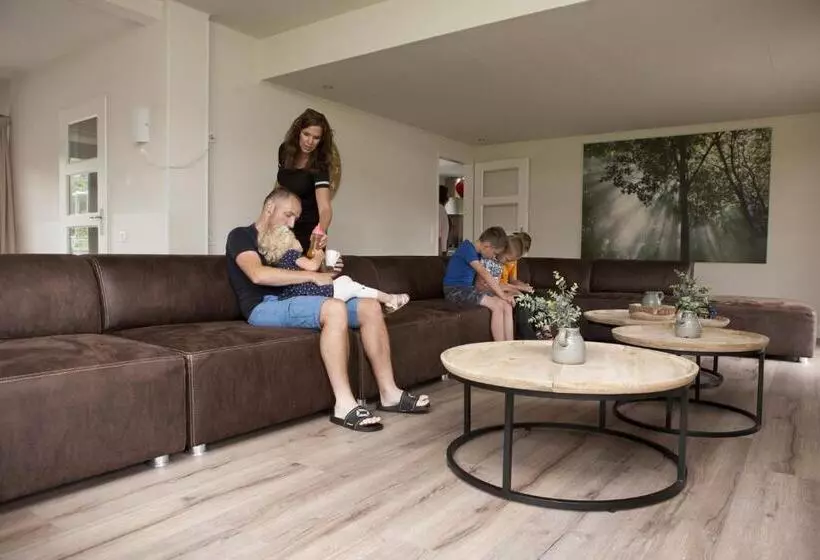 Hotelli Groeps Villa 24 Pers